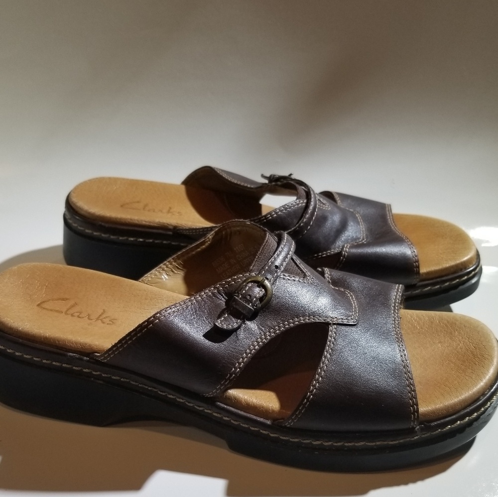 $$$ CLARKS WOMANS SANDAL SIZE 7